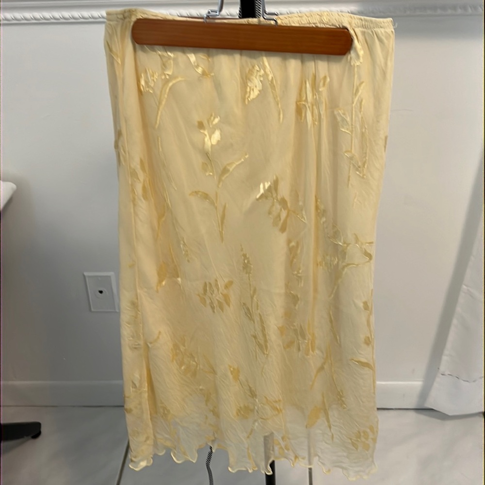 Yellow Midi Skirt With Velvet Flower Pattern